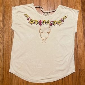 Ariat Women’s sz Small Floral Cow Skull Crochet key whole detail t-shirt